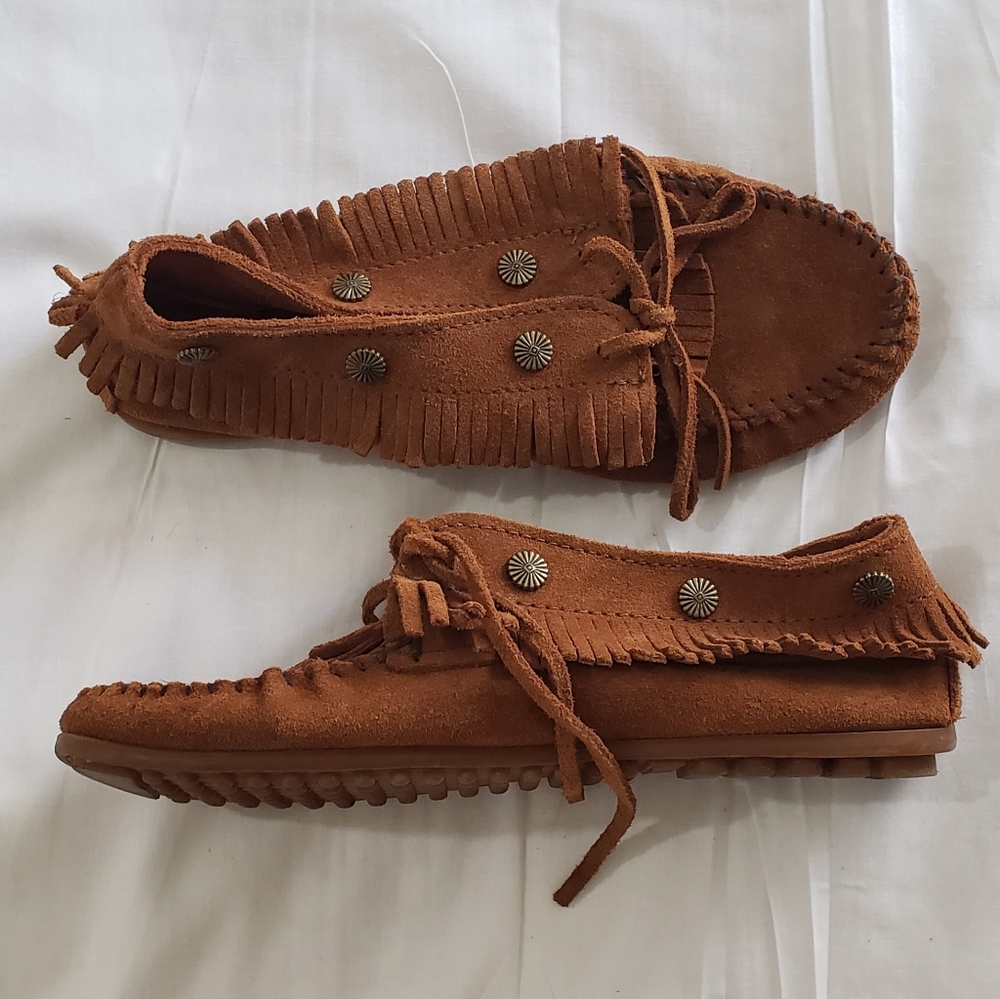 Minnetonka Moccasin Size 9